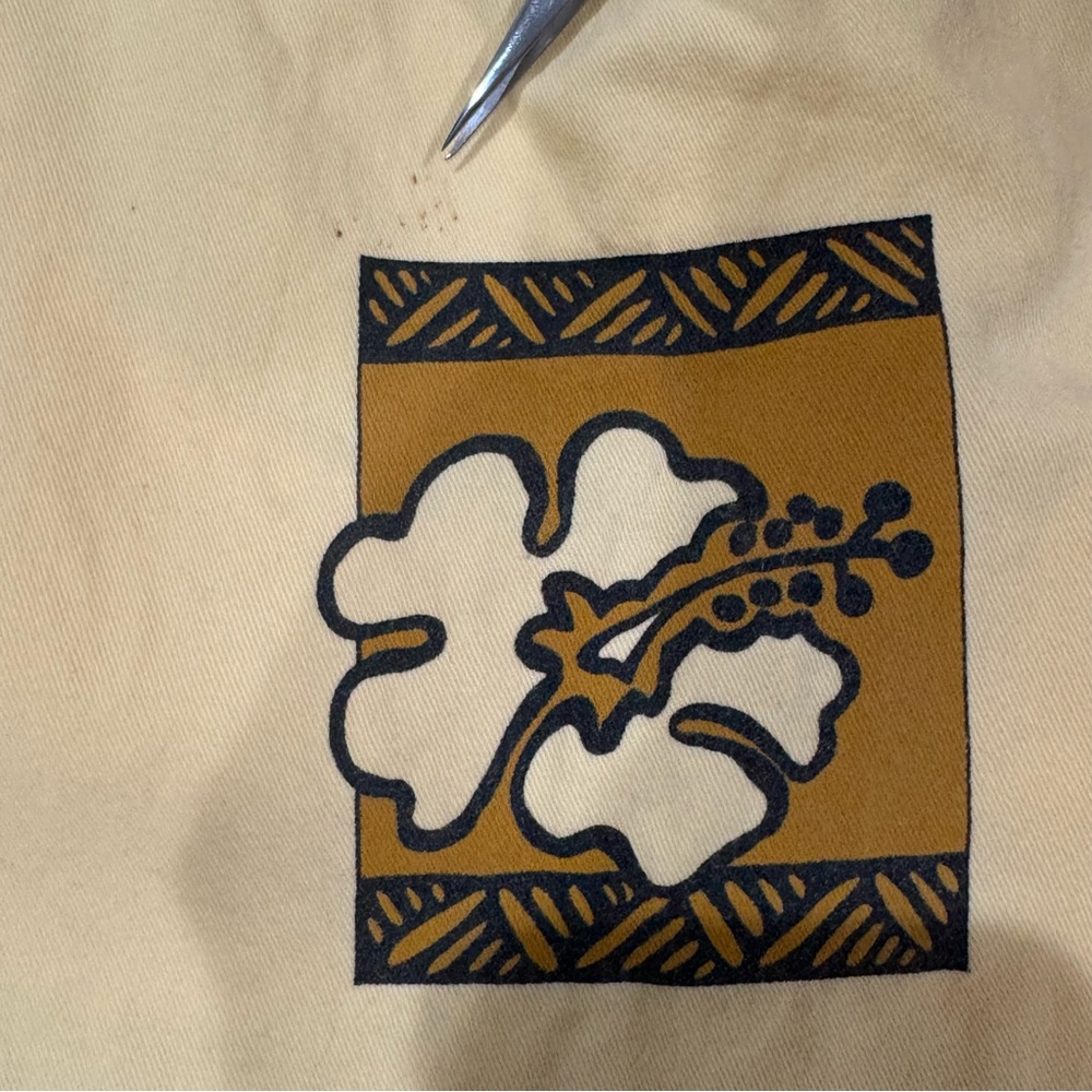 Vue Hawaii Women’s Hibiscus Tank Top— Medium - Picture 4 of 4